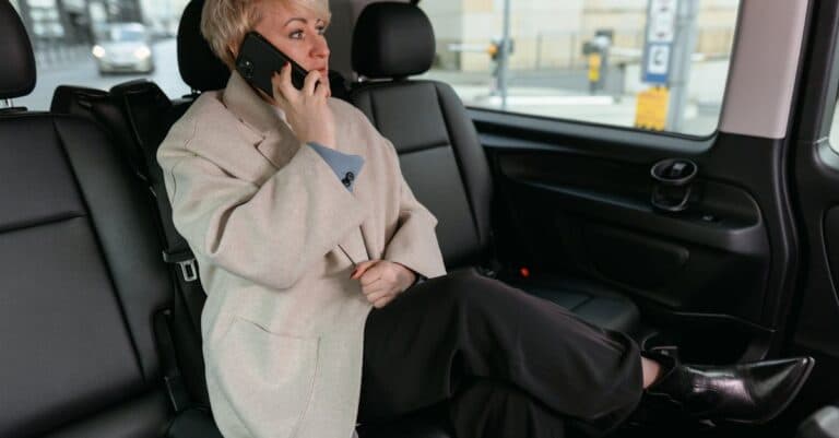 Q. How can I book a taxi from Lihue Airport?