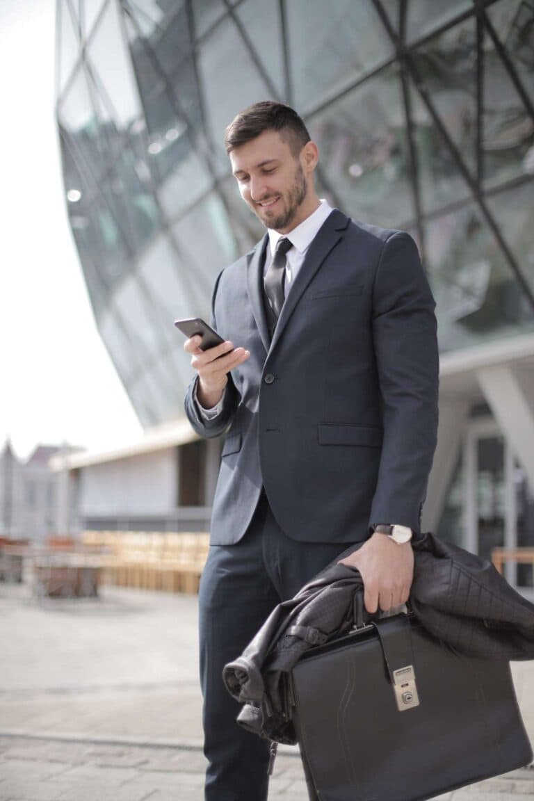 Airport Transfer Blogs | Articles | News | Tips & Tricks | Video | FAQ | Information | Infograph. 17 Q. How can I book a limo with American Dad Limo?