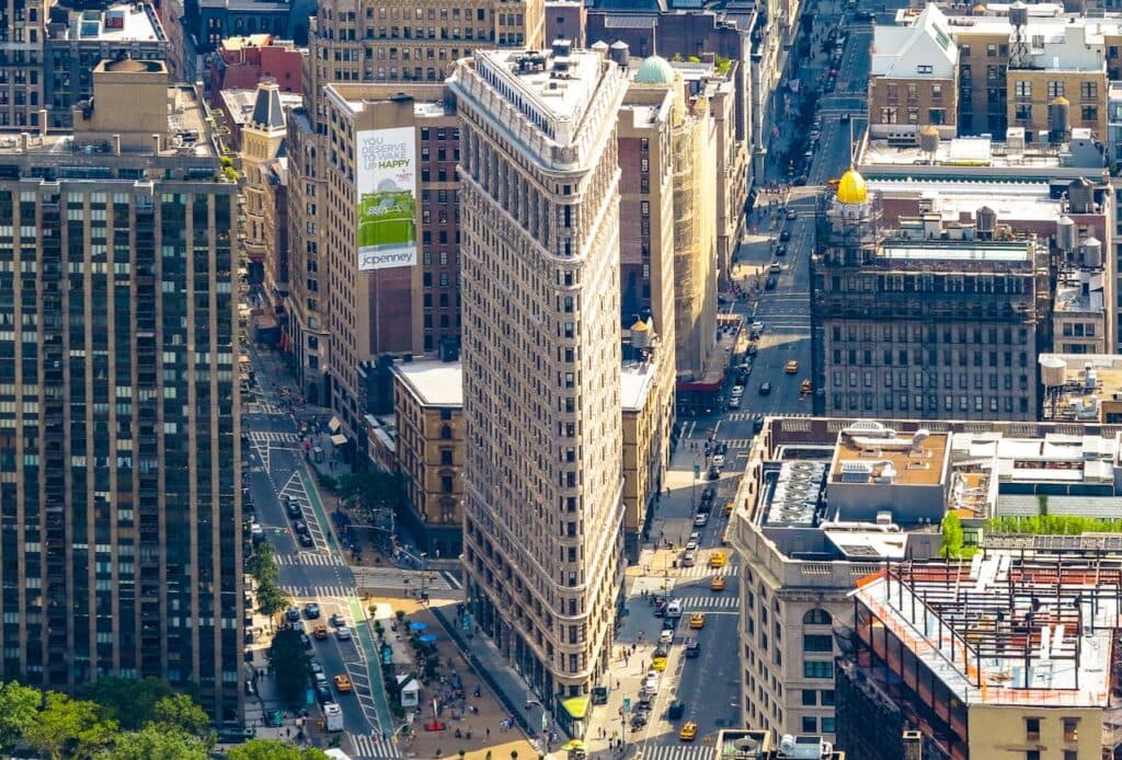 Getting from LGA to Midtown: 5 Best Easy Tips for a Smooth Ride 3 getting from LGA to Midtown
