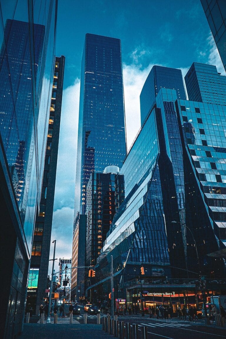 GO Airlink shuttle driving toward Manhattan, providing affordable car service from JFK to Manhattan in 2025.