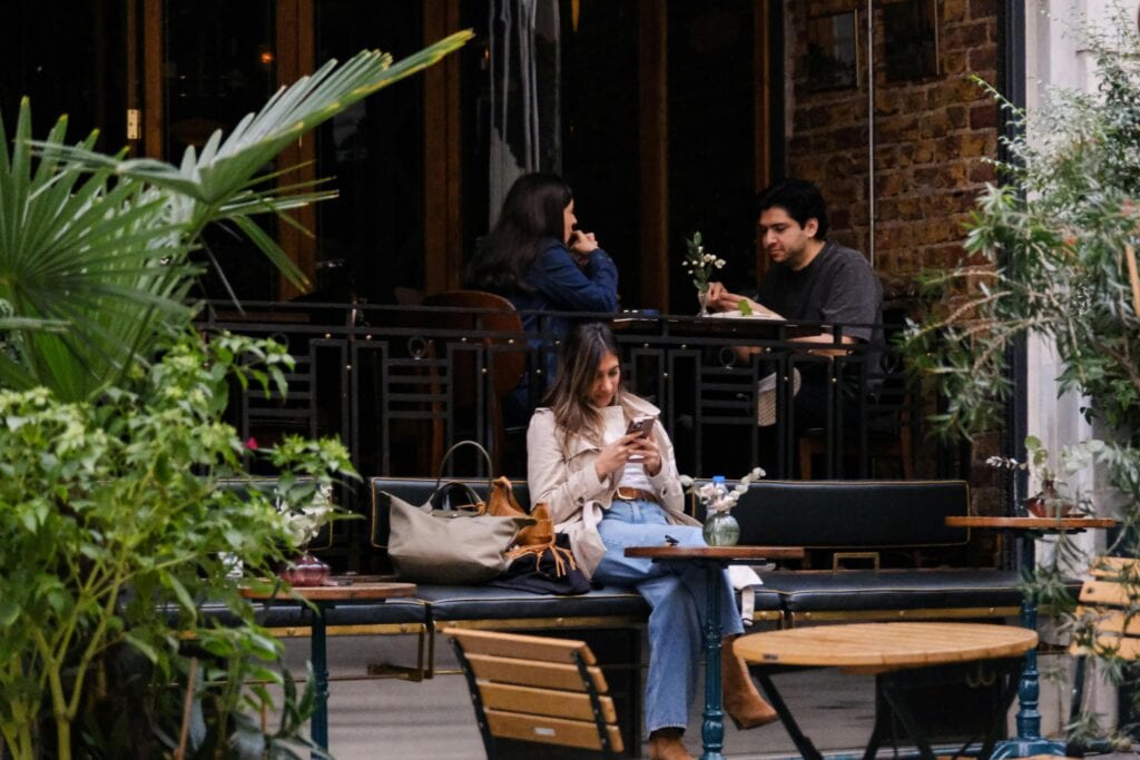 ultimate how to book a car service to LGA – where to actually stand