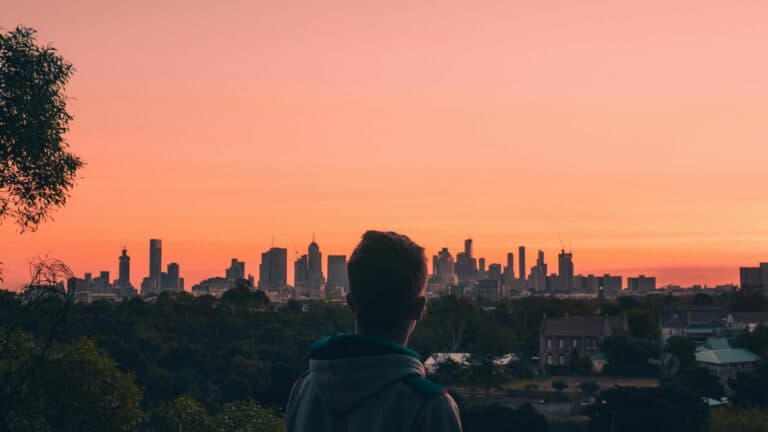 New York Blogs | Articles | News | Tips & Tricks | Video | FAQ | Information | Infograph. 44 A person admires the Melbourne skyline at sunset, creating a stunning silhouette against a vibrant sky.