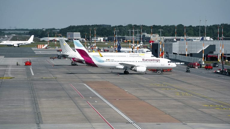 airport shuttles at laguardia for groups