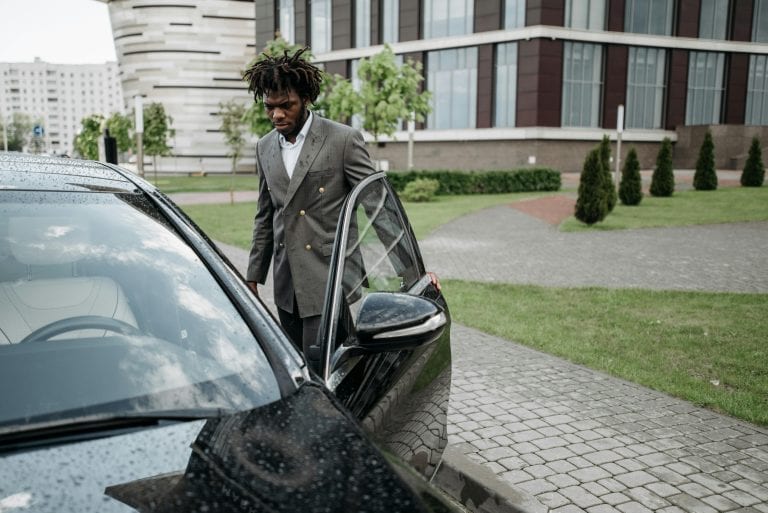 how to book a luxury car service in nyc