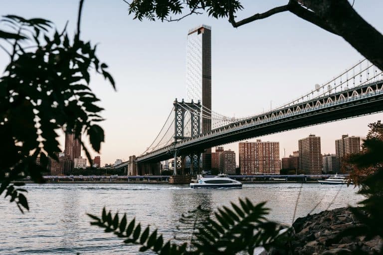 Car Service Blogs | Articles | News | Tips & Tricks | Video | FAQ | Information | Infograph. 32 lga to manhattan transportation tips