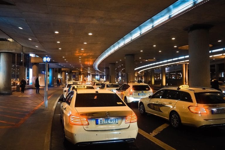 taxi, airport, to travel, vacations, architecture, terminal, building, transport, travellers, traffic, car, arrival, taxi stand, road, cars, night, lights, vehicles, wait, eve, car wallpapers, lighting, dusseldorf