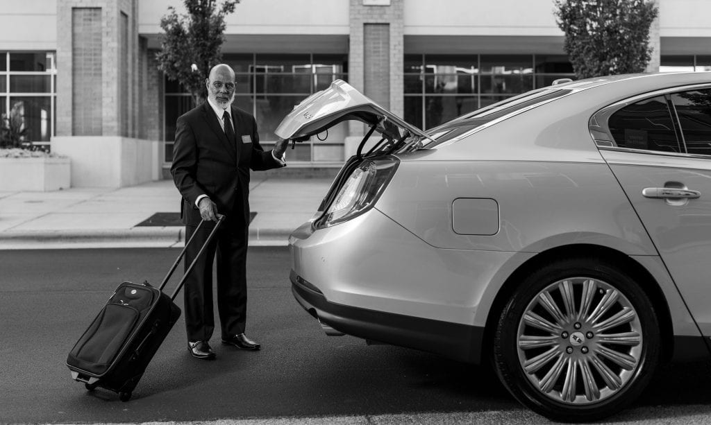  Affordable limo airport service NYC at JFK arrivals with flight tracking