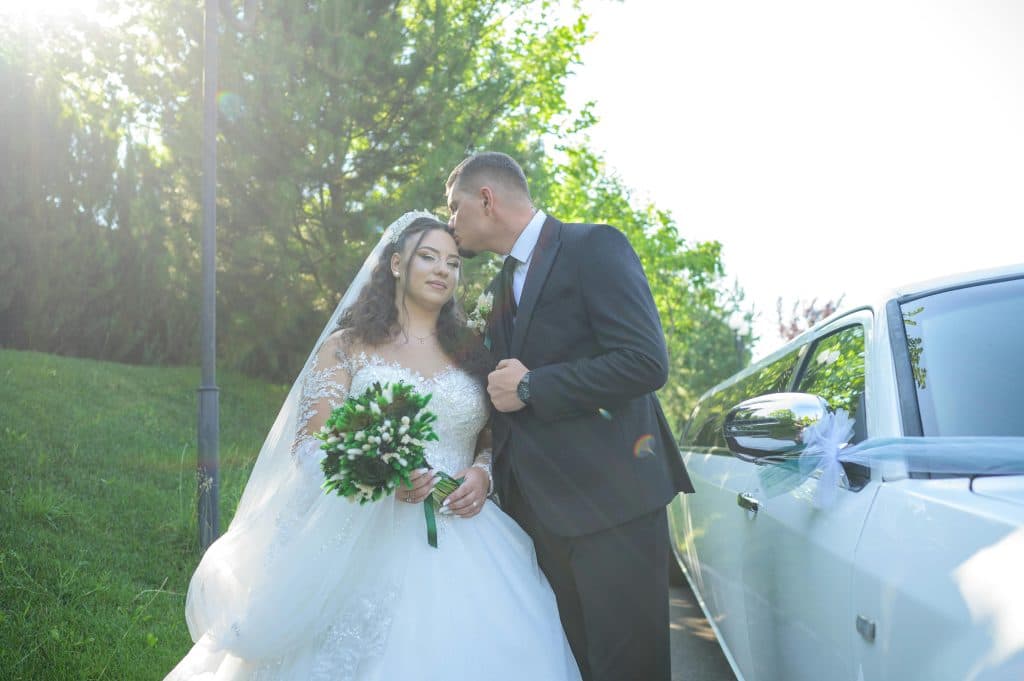 JetBlack wedding limousine service New York reliable wedding limousine new york black car at JFK airport pickup zone