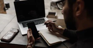 Q. What is the best way to travel from Newark Airport to LaGuardia Airport (LGA)?