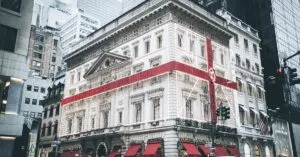 Q. How can I travel from EWR (Newark Liberty International Airport) to Cancun?