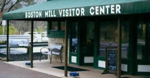 Q. How can I travel from Manhattan to Newark Airport by bus?