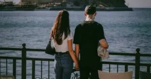 Travelers figuring out how to get from LaGuardia to JFK amid NYC hustle, 2025