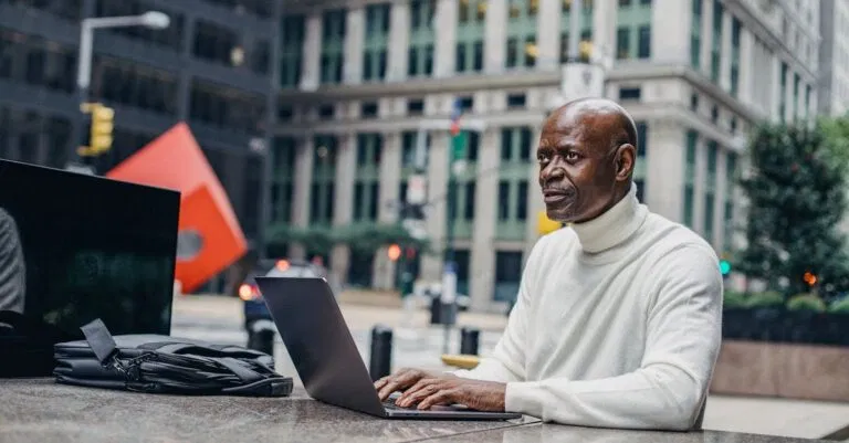 Yellow cab JFK to Manhattan queue in action