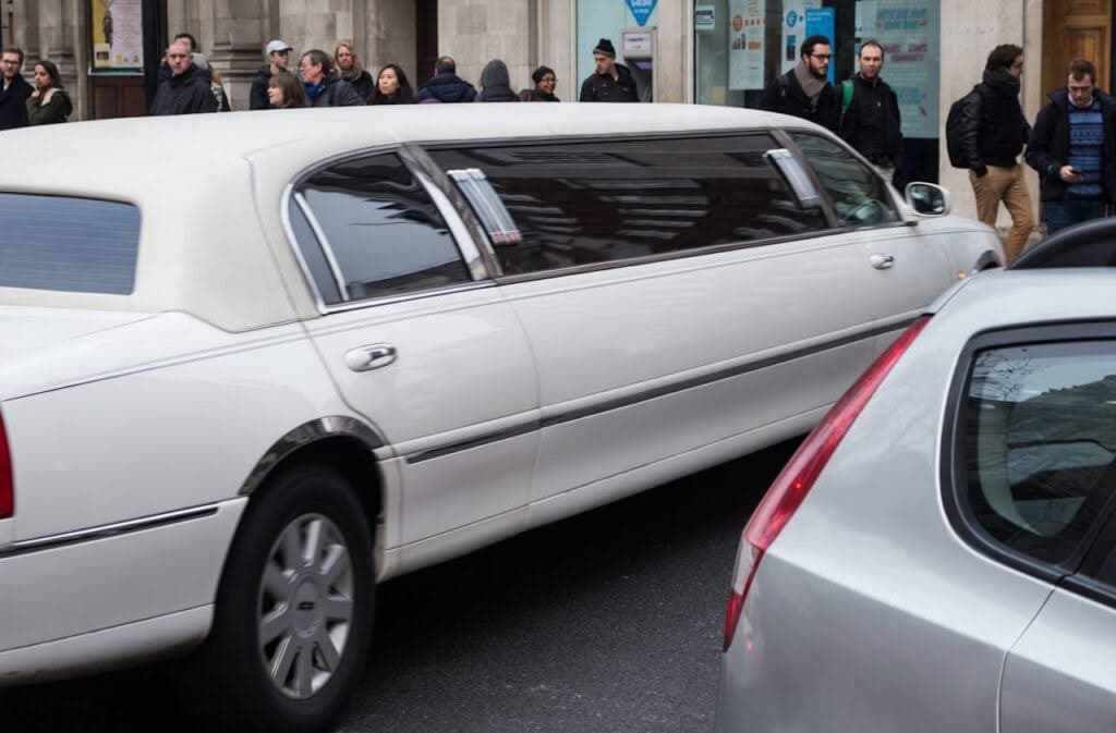 #1 Airport Limo Services Around - 5-Star Luxury You Deserve Today 2 #1 airport limo services around