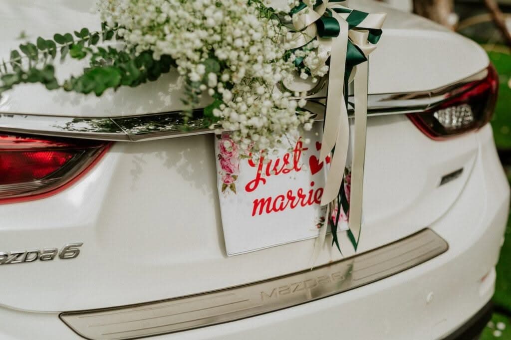 Unveiling Luxury and Punctuality: The Ultimate Guide to Hiring a Wedding Limousine with JetBlack Transportations 2 hire wedding limousine